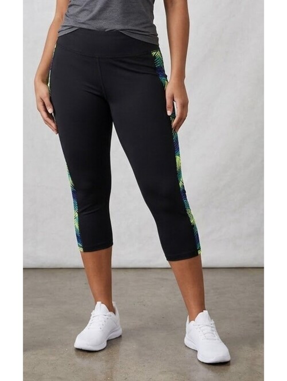 Tek Gear Women's Black DryTek Pull On Mid Rise Capri Athletic Leggings - L
